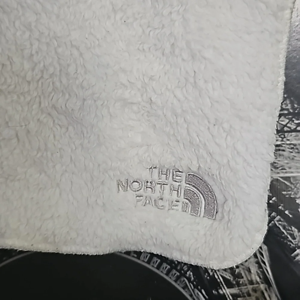 White Northface scarf